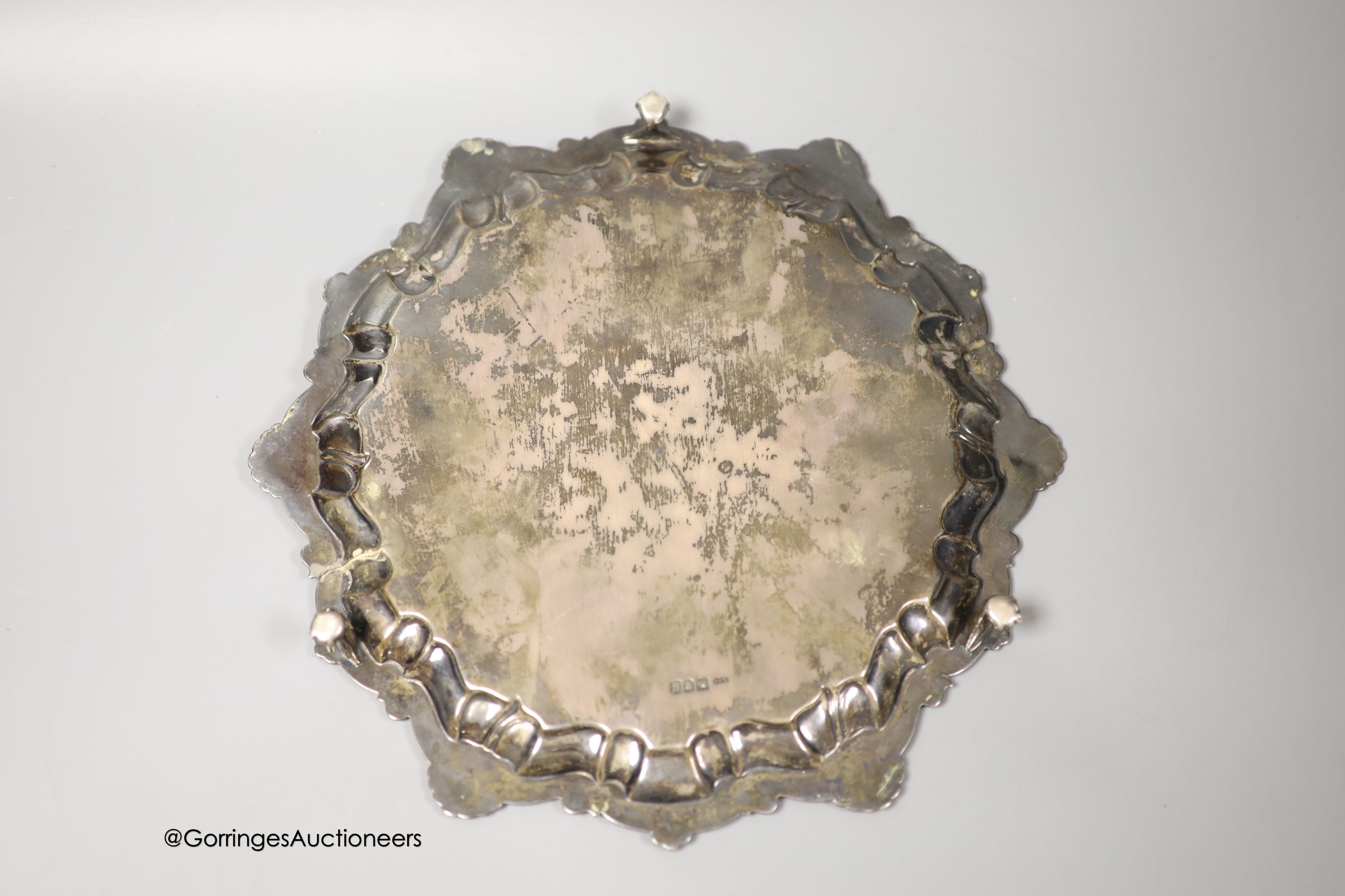 An Edwardian silver shaped circular salver, Matthew John Jessop, London, 1902, 27.1cm, 11.5oz.